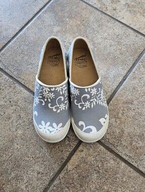 Dansko Veda Vegan Light Blue And White Clogs Slip On